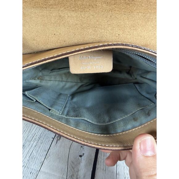 Ferragamo Leather Small Purse Wooden Closure Tan Vintage Authentic - Picture 13 of 15